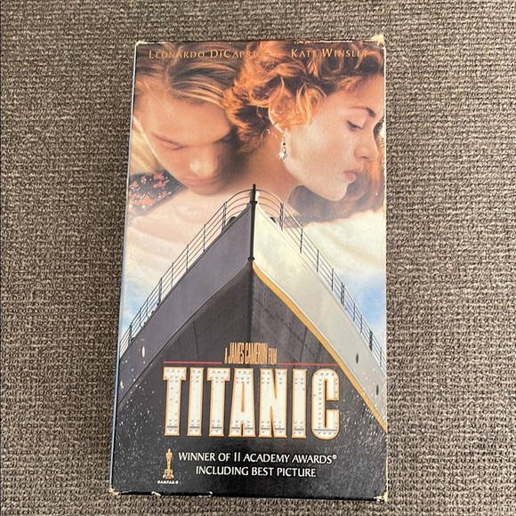 5/$25 Titanic VHS Movie Paramount James Cameron DiCaprio Winslet Academy Award - Picture 8 of 8